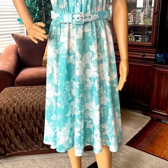 Vintage California Looks Belted Short-Sleeved Aqua White Sun Dress - Picture 5 of 13